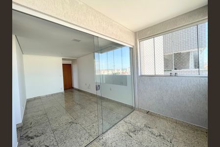 Apartamento à venda com 70m², 3 quartos e 2 vagasSala / Varanda