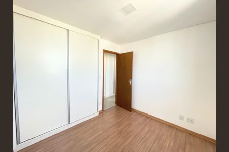 Apartamento à venda com 70m², 3 quartos e 2 vagasQuarto 2