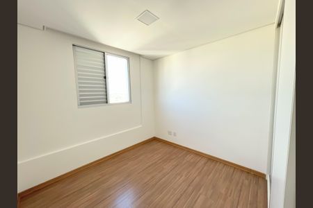 Apartamento à venda com 70m², 3 quartos e 2 vagasQuarto 2
