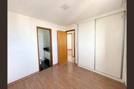 Apartamento à venda com 70m², 3 quartos e 2 vagasQuarto 3 suíte