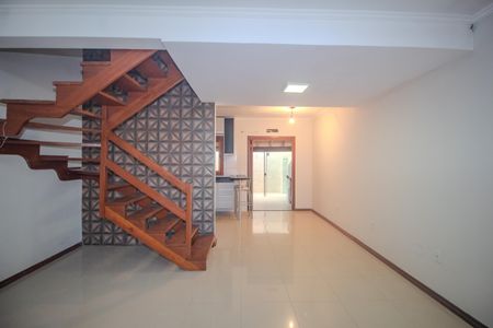 Casa para alugar com 140m², 3 quartos e 2 vagasSala