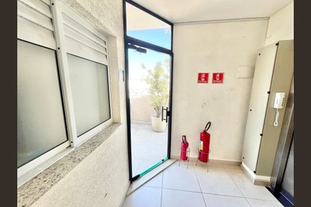 Apartamento para alugar com 41m², 2 quartos e 1 vagaÁrea comum - Churrasqueira Porta