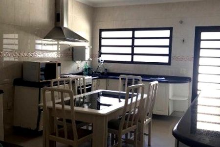 Casa à venda com 121m², 3 quartos e 2 vagasCOZINHA