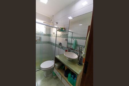 Casa de condomínio à venda com 286m², 4 quartos e 2 vagas Casa de condomínio à venda com 286m², 4 quartos e 2 vagasBanheiro 1