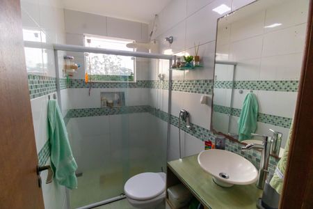 Casa de condomínio à venda com 286m², 4 quartos e 2 vagas Casa de condomínio à venda com 286m², 4 quartos e 2 vagasBanheiro 1