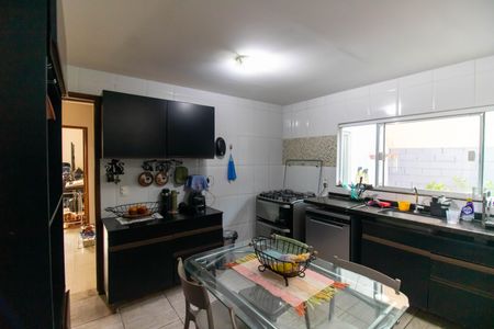 Casa de condomínio à venda com 286m², 4 quartos e 2 vagas Casa de condomínio à venda com 286m², 4 quartos e 2 vagasCozinha