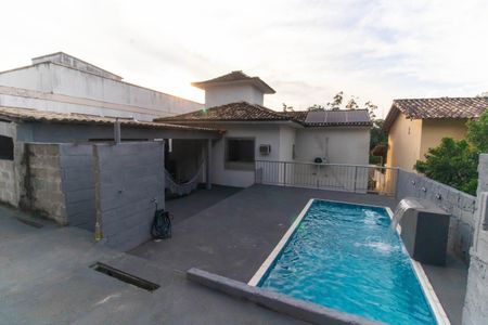 Casa de condomínio à venda com 286m², 4 quartos e 2 vagas Casa de condomínio à venda com 286m², 4 quartos e 2 vagasÁrea externa