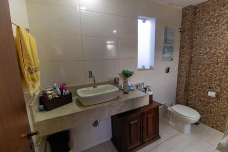 Casa de condomínio à venda com 286m², 4 quartos e 2 vagas Casa de condomínio à venda com 286m², 4 quartos e 2 vagasBanheiro da Suíte