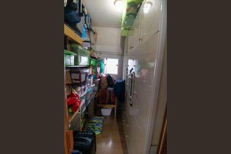 Casa de condomínio à venda com 286m², 4 quartos e 2 vagas Casa de condomínio à venda com 286m², 4 quartos e 2 vagasCloset