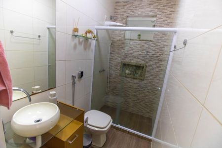 Casa de condomínio à venda com 286m², 4 quartos e 2 vagas Casa de condomínio à venda com 286m², 4 quartos e 2 vagasBanheiro 2