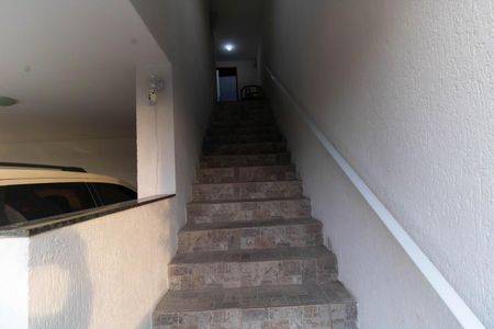 Casa de condomínio à venda com 286m², 4 quartos e 2 vagas Casa de condomínio à venda com 286m², 4 quartos e 2 vagasEscada