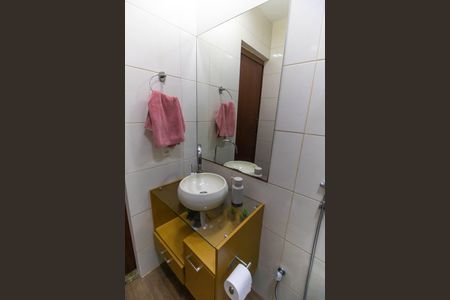 Casa de condomínio à venda com 286m², 4 quartos e 2 vagas Casa de condomínio à venda com 286m², 4 quartos e 2 vagasBanheiro 2