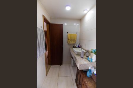 Casa de condomínio à venda com 286m², 4 quartos e 2 vagas Casa de condomínio à venda com 286m², 4 quartos e 2 vagasBanheiro da Suíte