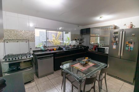 Casa de condomínio à venda com 286m², 4 quartos e 2 vagas Casa de condomínio à venda com 286m², 4 quartos e 2 vagasCozinha