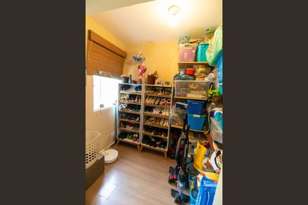 Casa de condomínio à venda com 286m², 4 quartos e 2 vagas Casa de condomínio à venda com 286m², 4 quartos e 2 vagasCloset