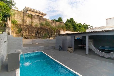 Casa de condomínio à venda com 286m², 4 quartos e 2 vagas Casa de condomínio à venda com 286m², 4 quartos e 2 vagasÁrea externa