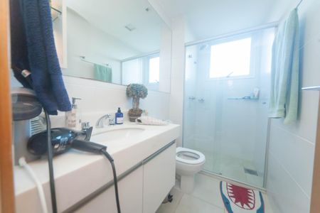 Apartamento à venda com 77m², 2 quartos e 2 vagasBanheiro Social