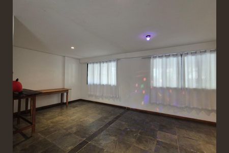 Apartamento para alugar com 83m², 2 quartos e 1 vaga