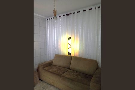 Casa à venda com 100m², 2 quartos e 2 vagas Casa à venda com 100m², 2 quartos e 2 vagasSala