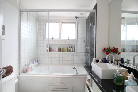 Apartamento à venda com 172m², 3 quartos e 3 vagasBanheiro Suíte 1