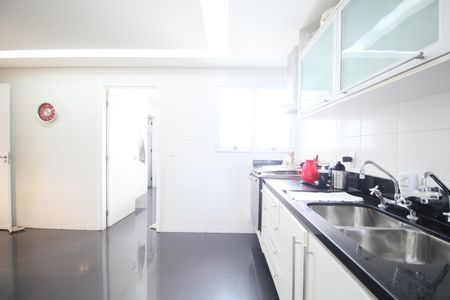 Apartamento à venda com 172m², 3 quartos e 3 vagasCozinha