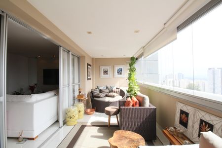 Apartamento à venda com 172m², 3 quartos e 3 vagasVaranda