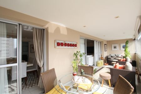 Apartamento à venda com 172m², 3 quartos e 3 vagasVaranda