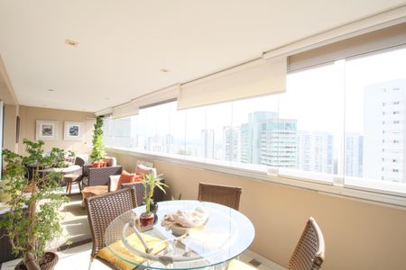 Apartamento à venda com 172m², 3 quartos e 3 vagasVaranda
