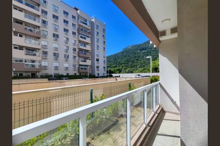 Apartamento à venda com 74m², 2 quartos e 1 vaga Apartamento à venda com 74m², 2 quartos e 1 vagaVaranda