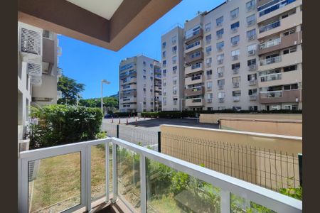 Apartamento à venda com 74m², 2 quartos e 1 vaga Apartamento à venda com 74m², 2 quartos e 1 vagaVaranda