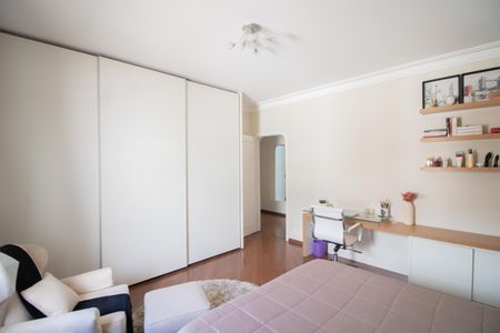 Casa à venda com 500m², 4 quartos e 5 vagas Casa à venda com 500m², 4 quartos e 5 vagasQUARTO 3
