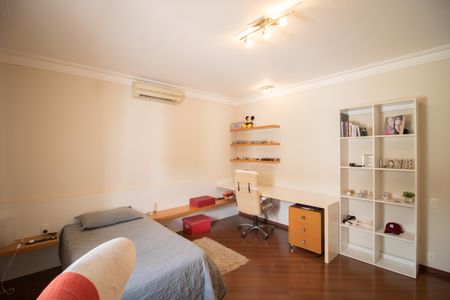 Casa à venda com 500m², 4 quartos e 5 vagas Casa à venda com 500m², 4 quartos e 5 vagasQUARTO 4