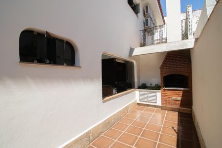 Casa à venda com 500m², 4 quartos e 5 vagas Casa à venda com 500m², 4 quartos e 5 vagasVARANDA E ÁREA EXTERNA