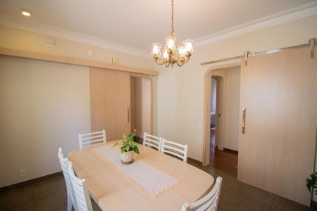 Casa à venda com 500m², 4 quartos e 5 vagas Casa à venda com 500m², 4 quartos e 5 vagasSALA DE DE JANTAR