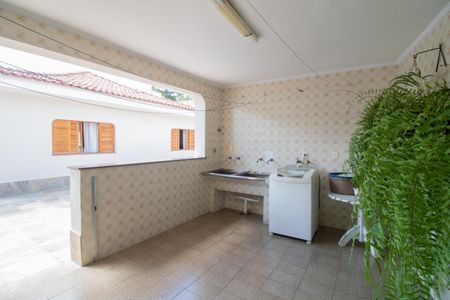Casa à venda com 500m², 4 quartos e 5 vagas Casa à venda com 500m², 4 quartos e 5 vagasQUINTAL E ÁREA DE SERVIÇO
