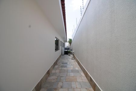 Casa à venda com 500m², 4 quartos e 5 vagas Casa à venda com 500m², 4 quartos e 5 vagasQUINTAL E ÁREA DE SERVIÇO