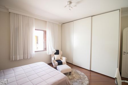 Casa à venda com 500m², 4 quartos e 5 vagas Casa à venda com 500m², 4 quartos e 5 vagasQUARTO 3
