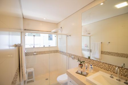 Casa à venda com 500m², 4 quartos e 5 vagas Casa à venda com 500m², 4 quartos e 5 vagasBANHEIRO DA SUÍTE 1