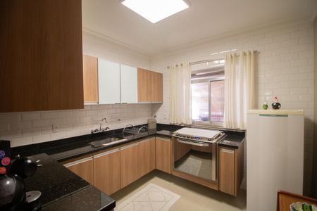 Casa à venda com 500m², 4 quartos e 5 vagas Casa à venda com 500m², 4 quartos e 5 vagasCOZINHA 1