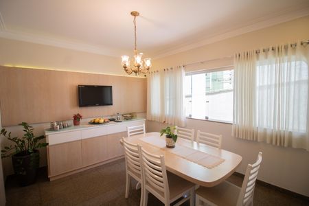 Casa à venda com 500m², 4 quartos e 5 vagas Casa à venda com 500m², 4 quartos e 5 vagasSALA DE DE JANTAR