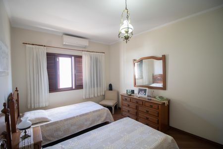 Casa à venda com 500m², 4 quartos e 5 vagas Casa à venda com 500m², 4 quartos e 5 vagasSUÍTE 2