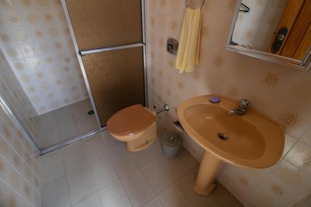 Casa à venda com 500m², 4 quartos e 5 vagas Casa à venda com 500m², 4 quartos e 5 vagasBANHEIRO DA ÁREA DE SERVIÇO