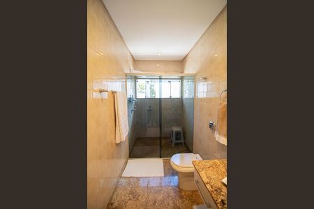Casa à venda com 500m², 4 quartos e 5 vagas Casa à venda com 500m², 4 quartos e 5 vagasBANHEIRO DA SUÍTE 2