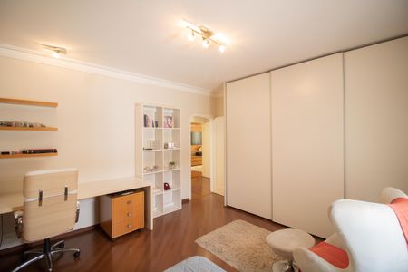 Casa à venda com 500m², 4 quartos e 5 vagas Casa à venda com 500m², 4 quartos e 5 vagasQUARTO 4