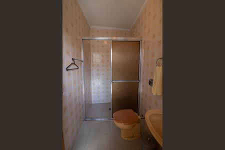Casa à venda com 500m², 4 quartos e 5 vagas Casa à venda com 500m², 4 quartos e 5 vagasBANHEIRO DA ÁREA DE SERVIÇO
