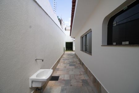 Casa à venda com 500m², 4 quartos e 5 vagas Casa à venda com 500m², 4 quartos e 5 vagasQUINTAL E ÁREA DE SERVIÇO
