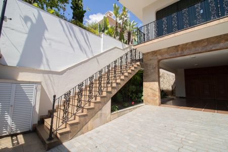 Casa à venda com 500m², 4 quartos e 5 vagas Casa à venda com 500m², 4 quartos e 5 vagasGARAGEM