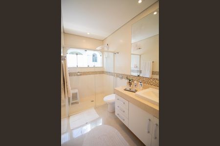 Casa à venda com 500m², 4 quartos e 5 vagas Casa à venda com 500m², 4 quartos e 5 vagasBANHEIRO DA SUÍTE 1