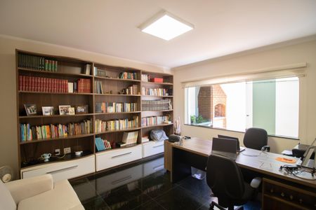 Casa à venda com 500m², 4 quartos e 5 vagas Casa à venda com 500m², 4 quartos e 5 vagasESCRITÓRIO