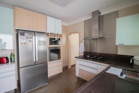 Casa à venda com 500m², 4 quartos e 5 vagas Casa à venda com 500m², 4 quartos e 5 vagasCOZINHA 2